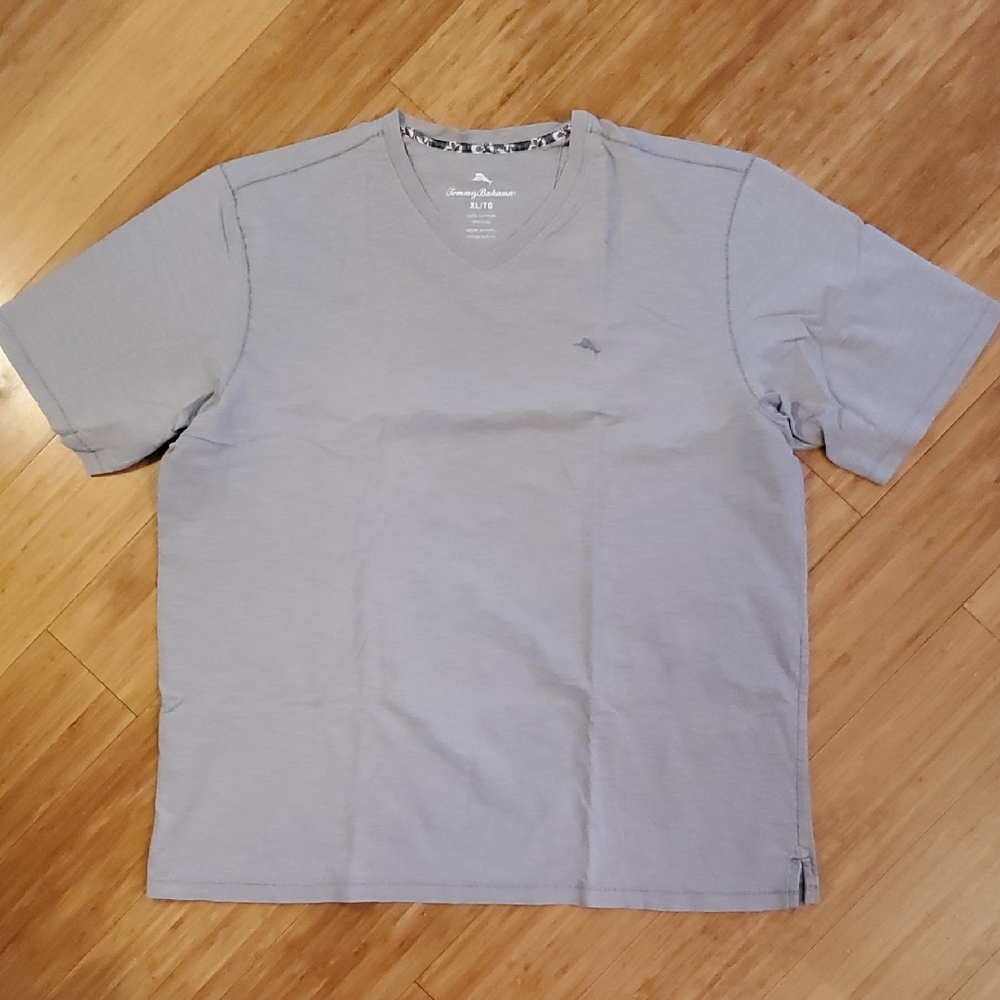 Tommy Bahama Light Gray V-Neck Short Sleeve Tee